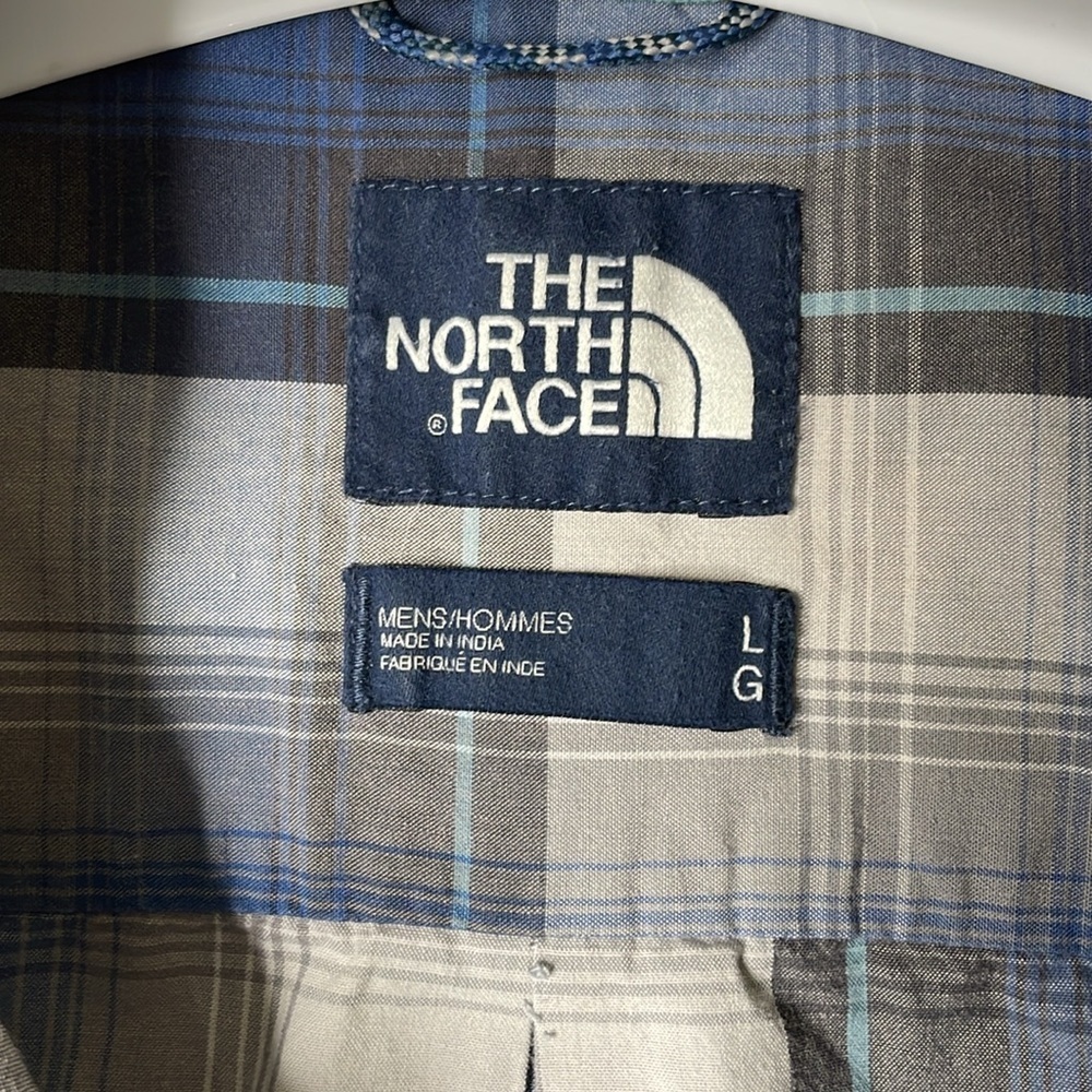 The North Face Plaid shirt.​​ - Picture 4 of 9